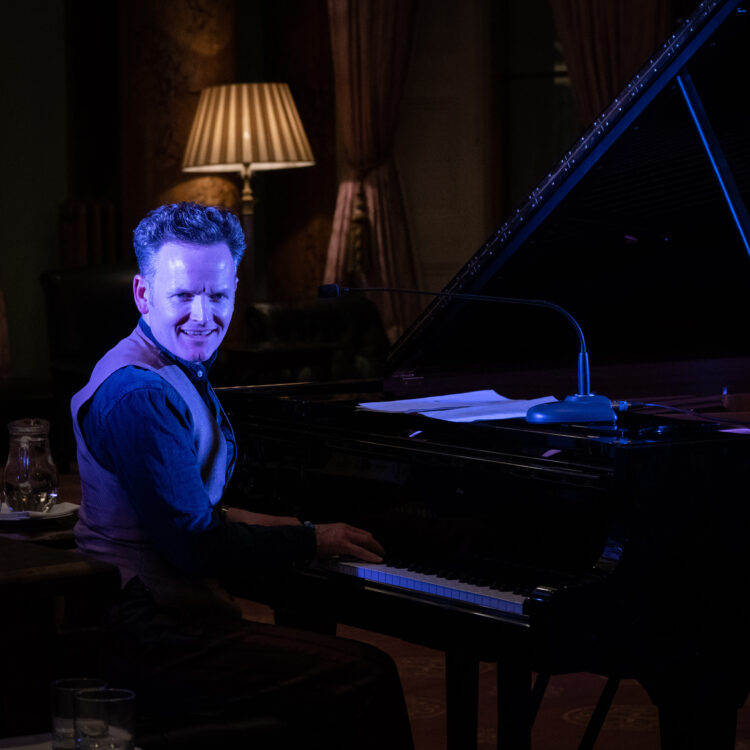 Singer Songwriter Joe Stilgoe performing at the Athenaeum Club